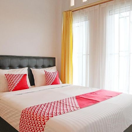 Oyo 1649 Grya Lavinsa Hotel Padang  Eksteriør billede