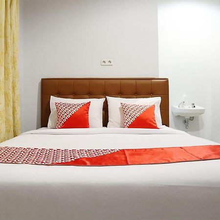 Oyo 1649 Grya Lavinsa Hotel Padang  Eksteriør billede