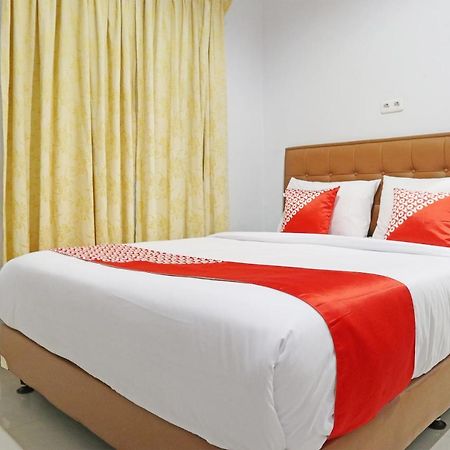 Oyo 1649 Grya Lavinsa Hotel Padang  Eksteriør billede