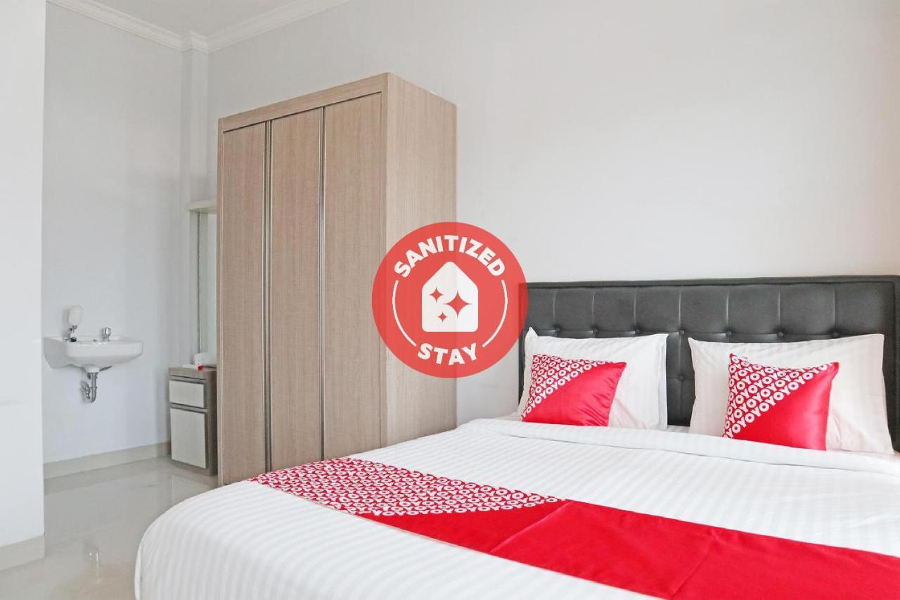 Oyo 1649 Grya Lavinsa Hotel Padang  Eksteriør billede