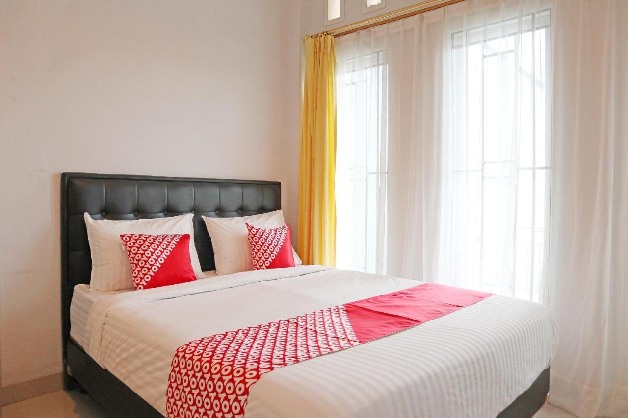 Oyo 1649 Grya Lavinsa Hotel Padang  Eksteriør billede