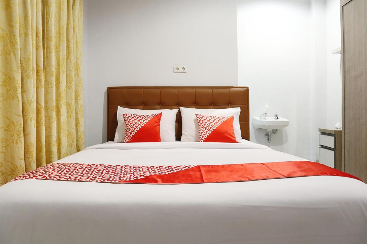 Oyo 1649 Grya Lavinsa Hotel Padang  Eksteriør billede