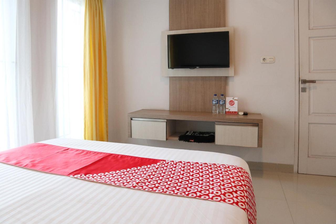 Oyo 1649 Grya Lavinsa Hotel Padang  Eksteriør billede