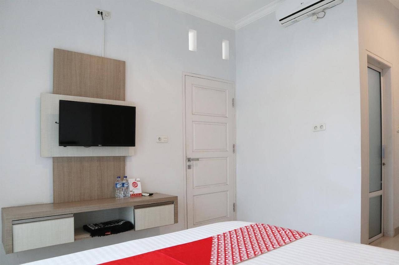 Oyo 1649 Grya Lavinsa Hotel Padang  Eksteriør billede