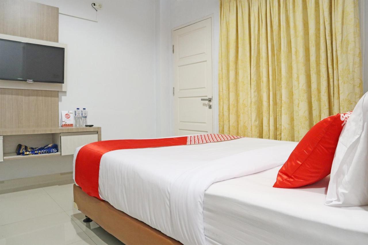 Oyo 1649 Grya Lavinsa Hotel Padang  Eksteriør billede